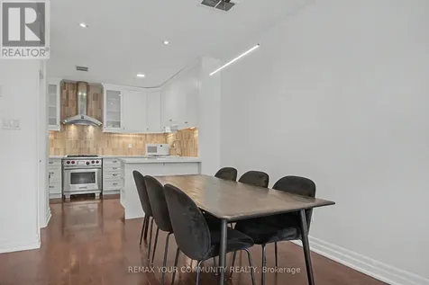 1079 Broadview Avenue Toronto (broadview North) ON M4K 2S4