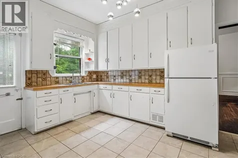 33 Saint Clair Avenue Hamilton ON L8M 2N4
