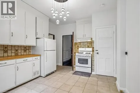 33 Saint Clair Avenue Hamilton ON L8M 2N4