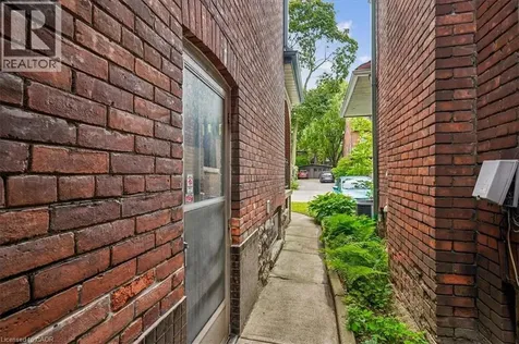 33 Saint Clair Avenue Hamilton ON L8M 2N4