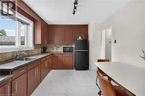 236 Hammersmith Court Burlington ON L7L 4N7
