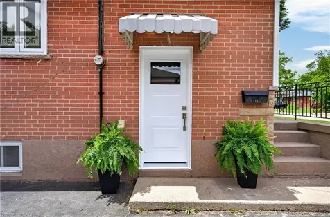 236 Hammersmith Court Burlington ON L7L 4N7