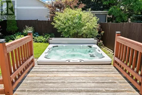 73 Deerfox Drive Ottawa ON K2J 4V1