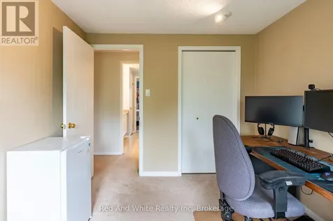 230 Blackhorne Drive Kitchener ON N2E 1Z4