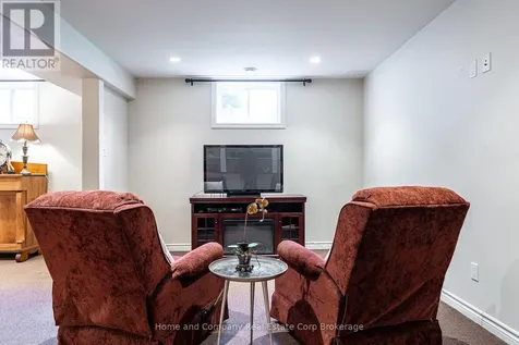 43 Gregory Crescent Stratford ON N5A 8A5