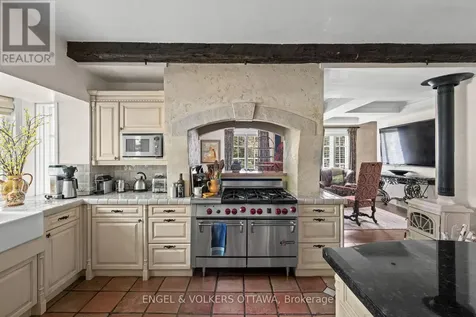 218 Coltrin Road Ottawa ON K1M 0A6