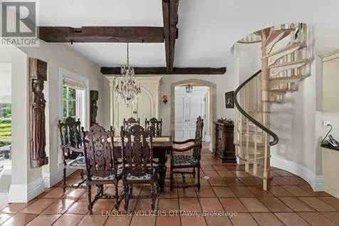 218 Coltrin Road Ottawa ON K1M 0A6