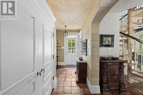 218 Coltrin Road Ottawa ON K1M 0A6