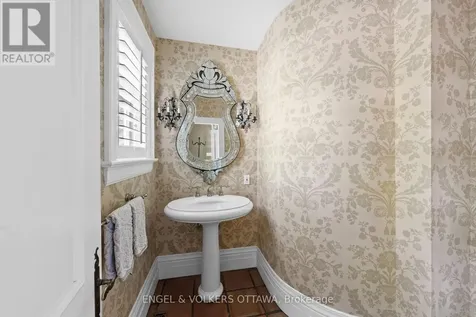 218 Coltrin Road Ottawa ON K1M 0A6