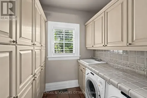 218 Coltrin Road Ottawa ON K1M 0A6