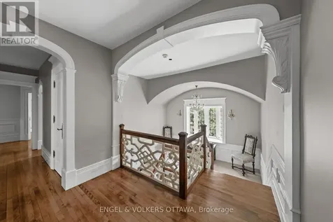 218 Coltrin Road Ottawa ON K1M 0A6
