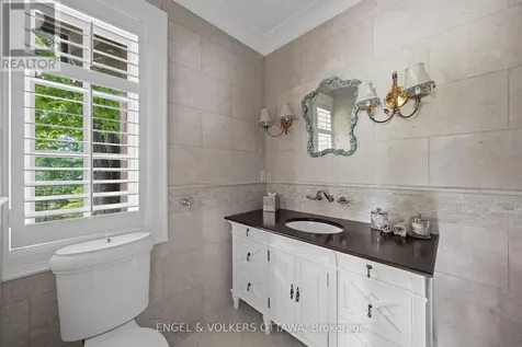218 Coltrin Road Ottawa ON K1M 0A6