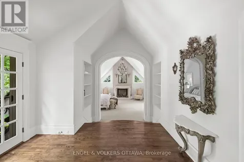 218 Coltrin Road Ottawa ON K1M 0A6