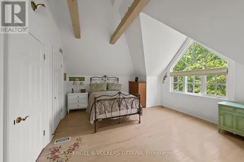 218 Coltrin Road Ottawa ON K1M 0A6