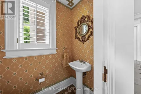 218 Coltrin Road Ottawa ON K1M 0A6