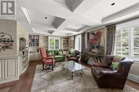 218 Coltrin Road Ottawa ON K1M 0A6