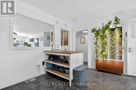 1253 Emperor Avenue Ottawa ON K1Z 8C4