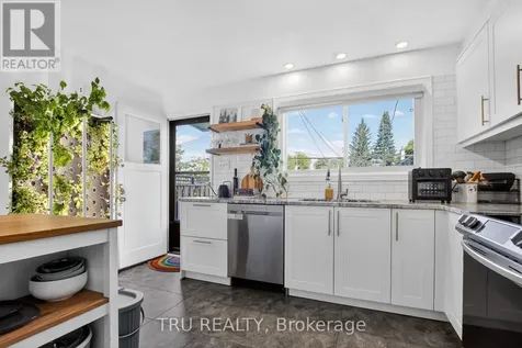 1253 Emperor Avenue Ottawa ON K1Z 8C4