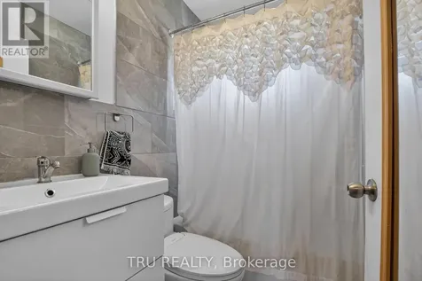1253 Emperor Avenue Ottawa ON K1Z 8C4