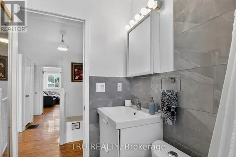 1253 Emperor Avenue Ottawa ON K1Z 8C4