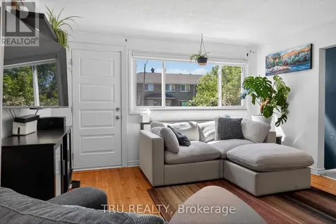 1253 Emperor Avenue Ottawa ON K1Z 8C4