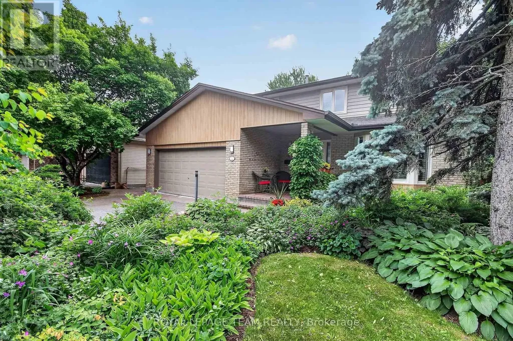 22 Lynhurst Avenue Ottawa ON K1V 9W7
