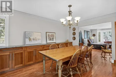 22 Lynhurst Avenue Ottawa ON K1V 9W7
