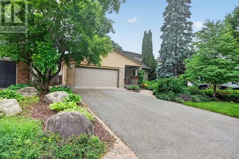 22 Lynhurst Avenue Ottawa ON K1V 9W7