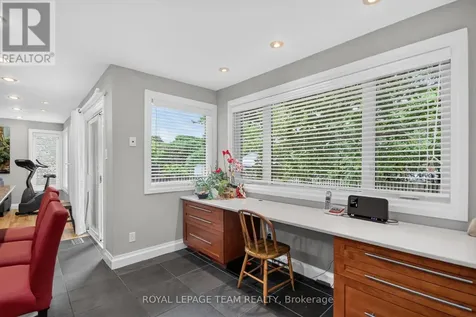 22 Lynhurst Avenue Ottawa ON K1V 9W7