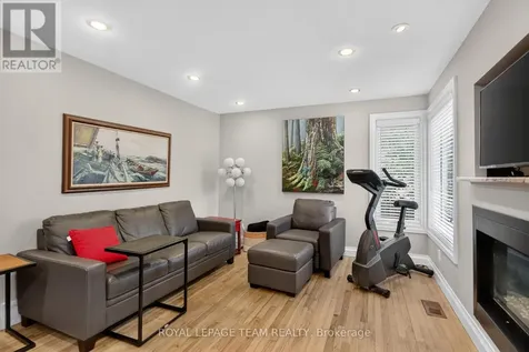 22 Lynhurst Avenue Ottawa ON K1V 9W7
