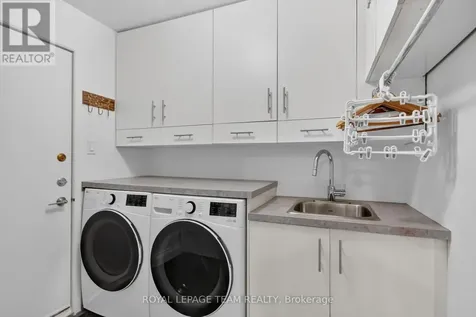 22 Lynhurst Avenue Ottawa ON K1V 9W7