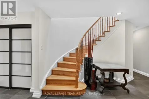22 Lynhurst Avenue Ottawa ON K1V 9W7