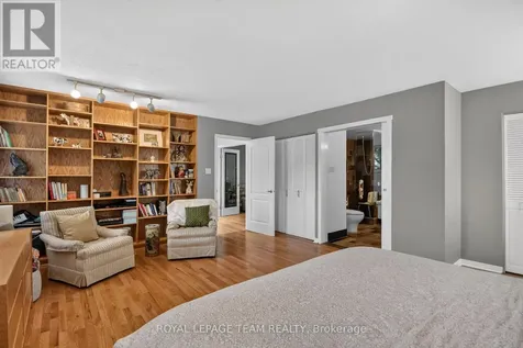 22 Lynhurst Avenue Ottawa ON K1V 9W7