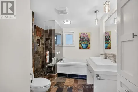 22 Lynhurst Avenue Ottawa ON K1V 9W7