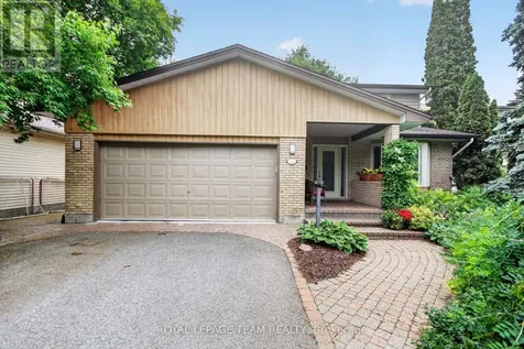 22 Lynhurst Avenue Ottawa ON K1V 9W7