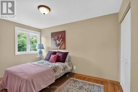 22 Lynhurst Avenue Ottawa ON K1V 9W7