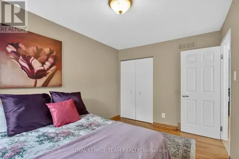 22 Lynhurst Avenue Ottawa ON K1V 9W7