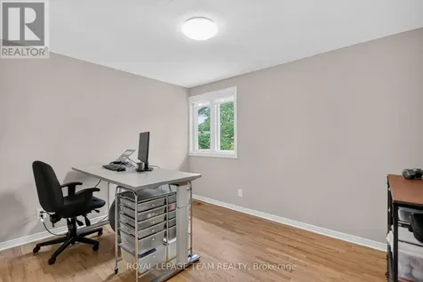 22 Lynhurst Avenue Ottawa ON K1V 9W7