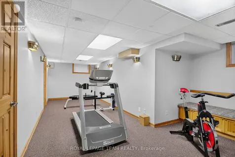22 Lynhurst Avenue Ottawa ON K1V 9W7