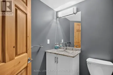 22 Lynhurst Avenue Ottawa ON K1V 9W7