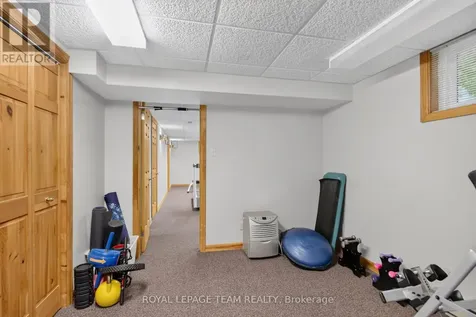 22 Lynhurst Avenue Ottawa ON K1V 9W7