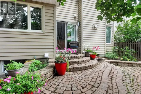 22 Lynhurst Avenue Ottawa ON K1V 9W7