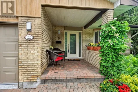 22 Lynhurst Avenue Ottawa ON K1V 9W7