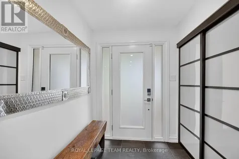 22 Lynhurst Avenue Ottawa ON K1V 9W7