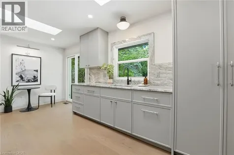 571 Leonard Court Burlington ON L7T 2P4