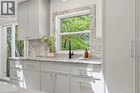 571 Leonard Court Burlington ON L7T 2P4