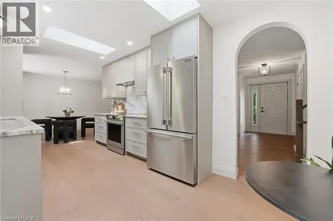 571 Leonard Court Burlington ON L7T 2P4