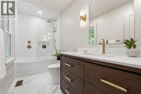 571 Leonard Court Burlington ON L7T 2P4