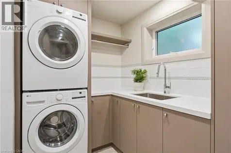 571 Leonard Court Burlington ON L7T 2P4