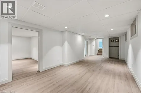 571 Leonard Court Burlington ON L7T 2P4